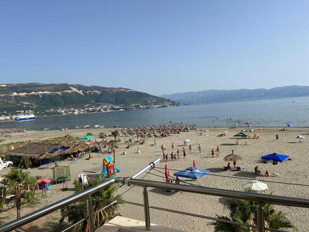 Soleil Apartment With Sunbed & Umbrella Vlorë Esterno foto
