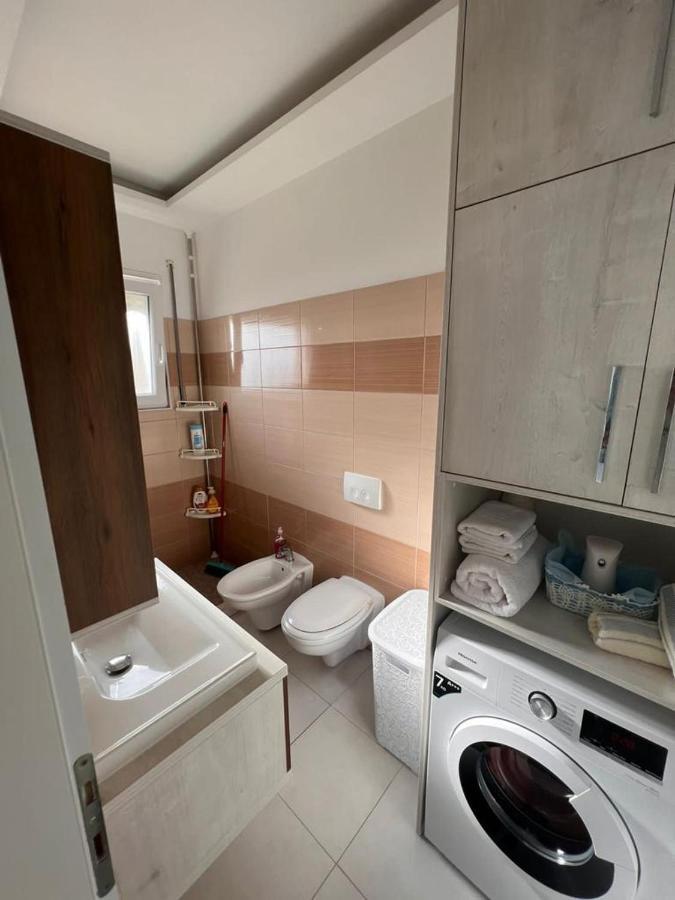 Soleil Apartment With Sunbed & Umbrella Vlorë Esterno foto