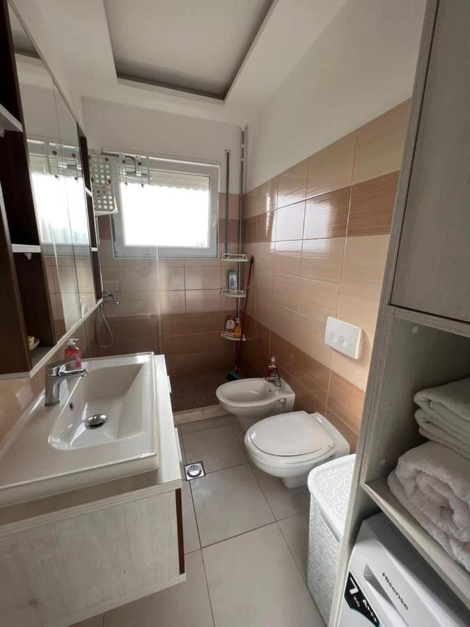 Soleil Apartment With Sunbed & Umbrella Vlorë Esterno foto
