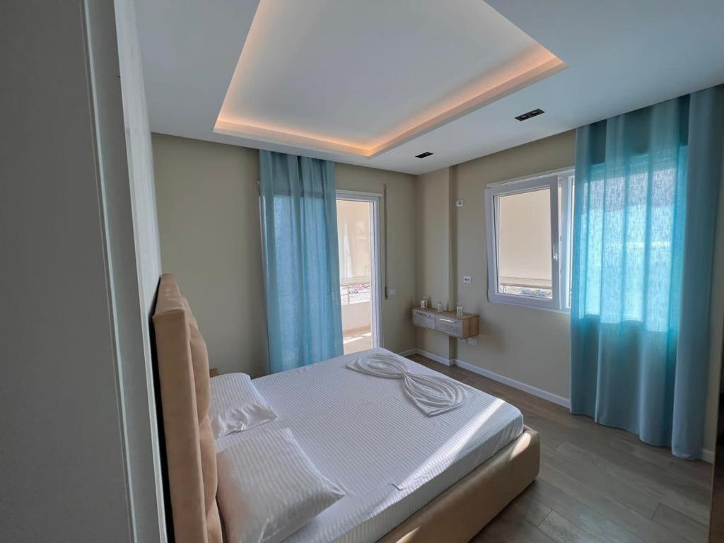 Soleil Apartment With Sunbed & Umbrella Vlorë Esterno foto