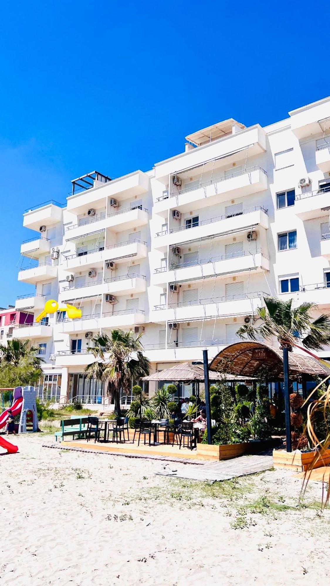 Soleil Apartment With Sunbed & Umbrella Vlorë Esterno foto